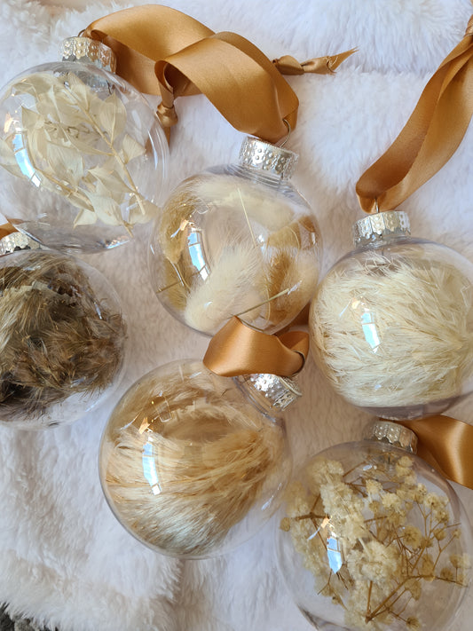Pampas & Dried Flowers Christmas baubles