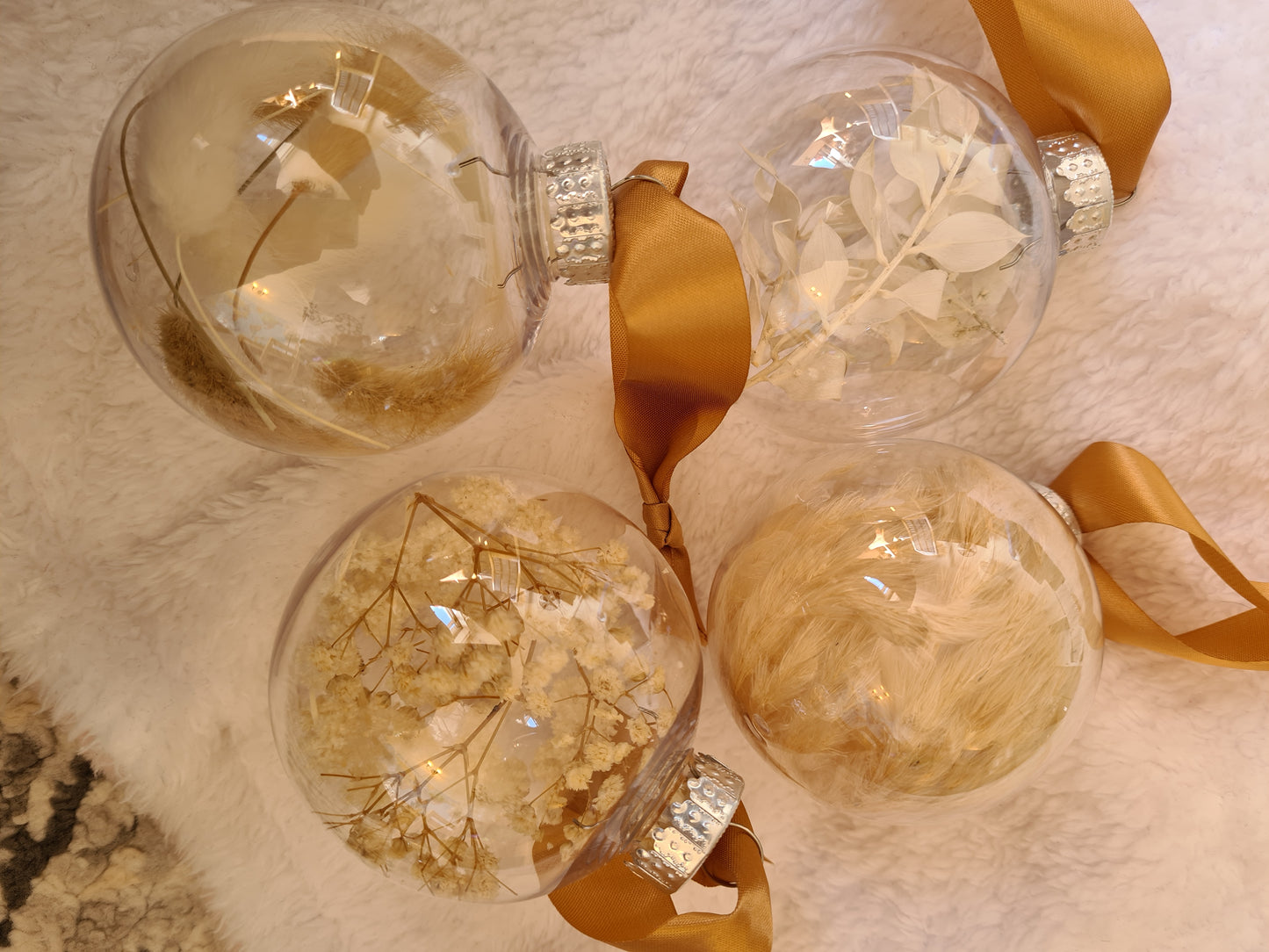 Pampas & Dried Flowers Christmas baubles