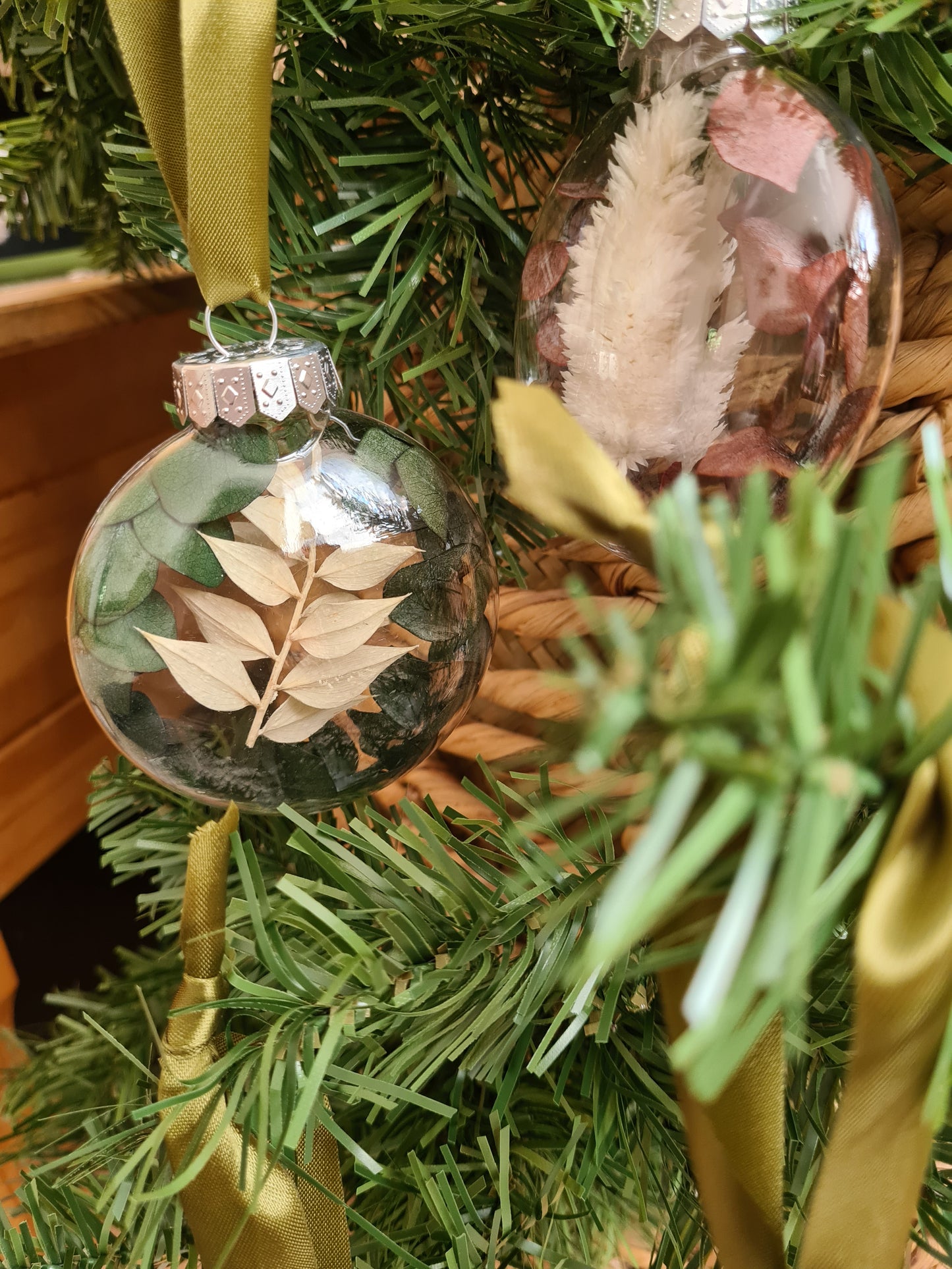 Pampas & Dried Flowers Christmas baubles