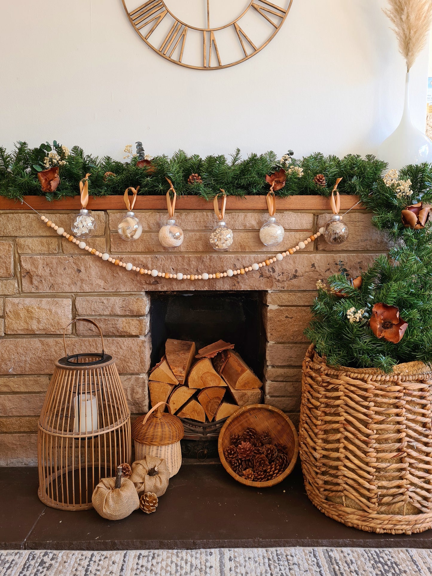 Pampas & Dried Flowers Christmas baubles