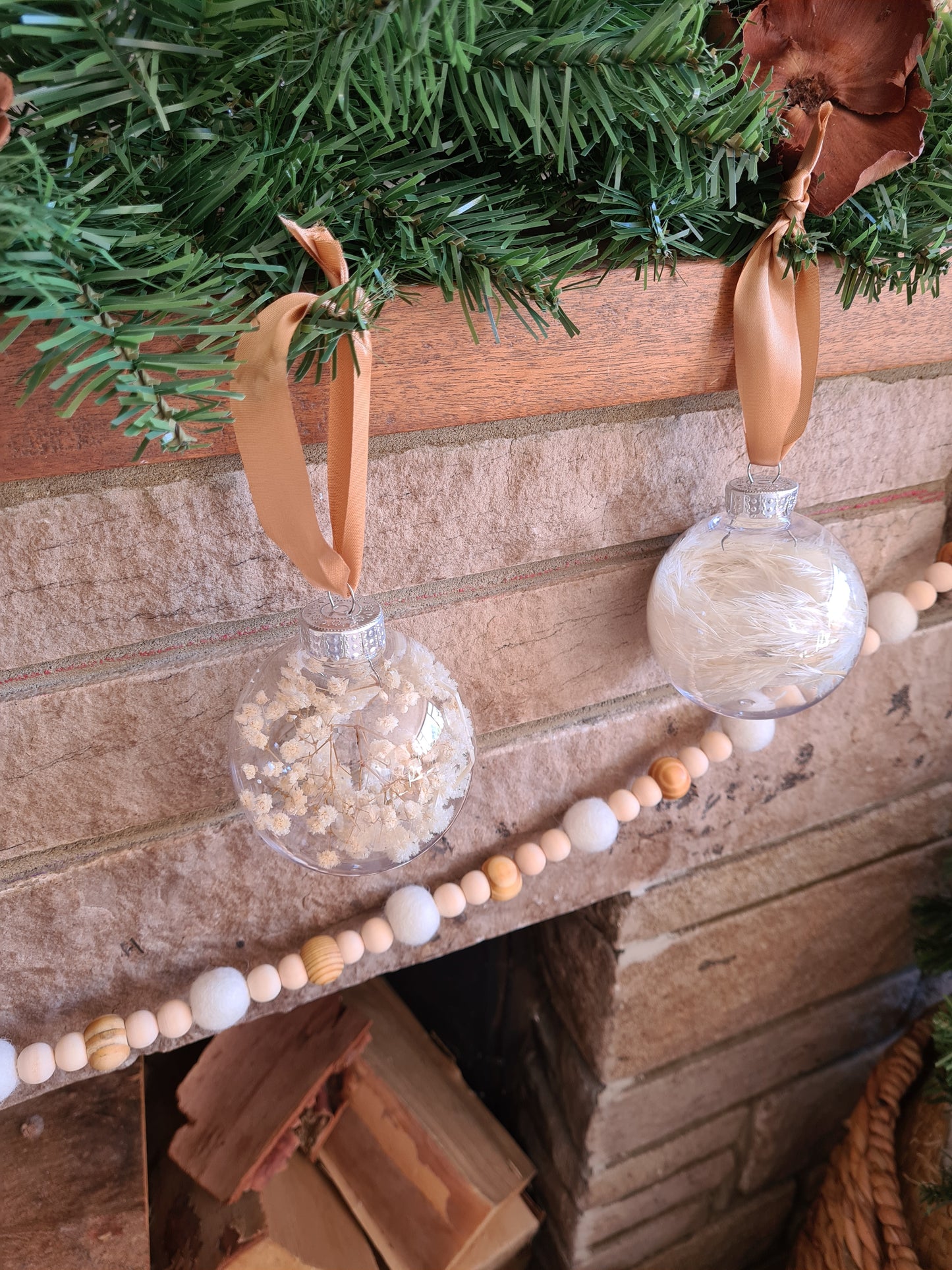 Pampas & Dried Flowers Christmas baubles